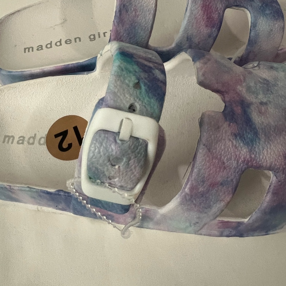 Madden Girl Blue and Purple Casual Sandals with Watercolor Strap, Brand New - Picture 5 of 10